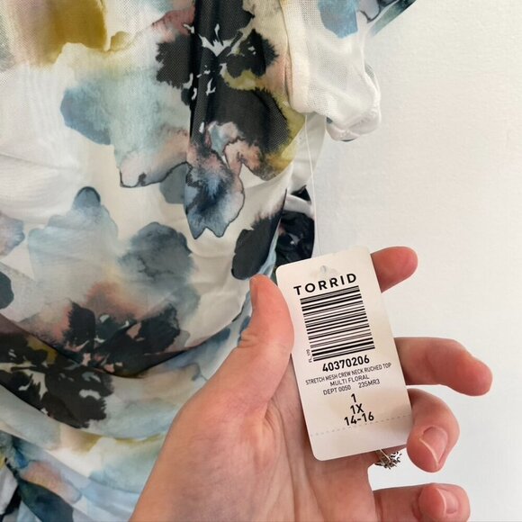 NEW NWT TORRID 1 Plus Size Stretch Mesh Crew Neck Ruched Top Watercolor Floral - Picture 8 of 15